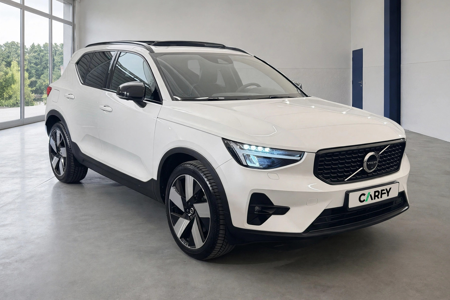 Volvo XC 40 T5 Plug-In Hybrid Plus Dark, view 1